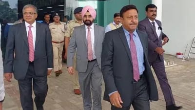 दो दिवसीय दौरे पर रांची पहुंची चुनाव आयोग की टीम,झारखंड विधानसभा चुनाव को लेकर हलचल हुई तेज