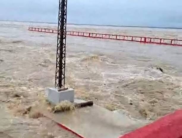 कोसी-गंडक के साथ गंगा का भी बढ़ा जलस्तर,नेपाल में हो रही बारिश के वजह से बिहार में आई बाढ़