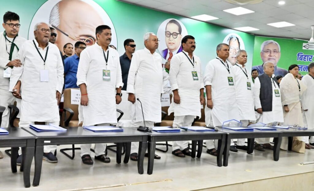 महागठबंधन में नहीं जाएंगे NDA में हीं रहेंगे,अगले एक साल में देंगे 10 लाख रोजगार-नीतीश कुमार 1 1000404343