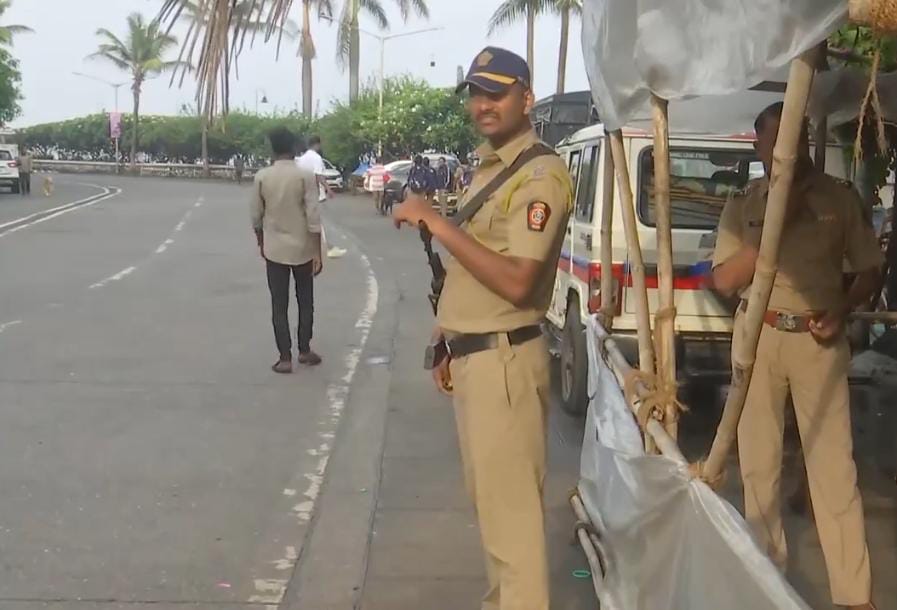 सलमान खान के आवास के बाहर बढ़ाई गई सुरक्षा,बाबा सिद्दीकी मामले के बाद प्रशासन ने लिया बड़ा फैसला 1 1000409820
