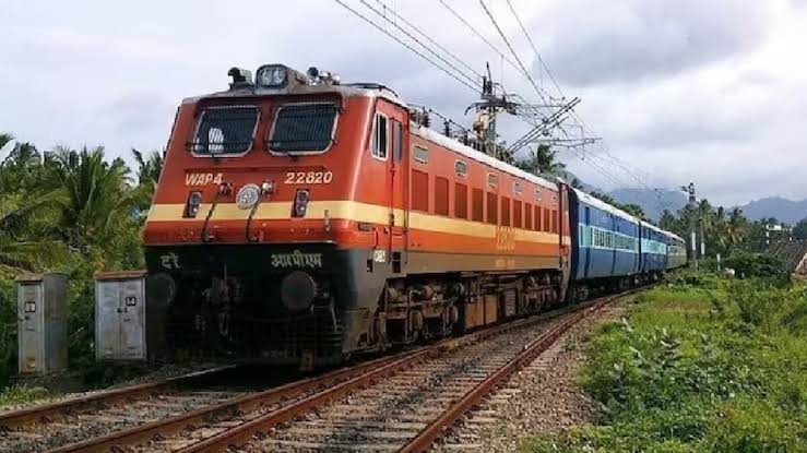 इस साल दिवाली-छठ पर घर जाना होगा आसान,3000 स्पेशल ट्रेनें चला रही है भारतीय रेलवे 1 1000410448