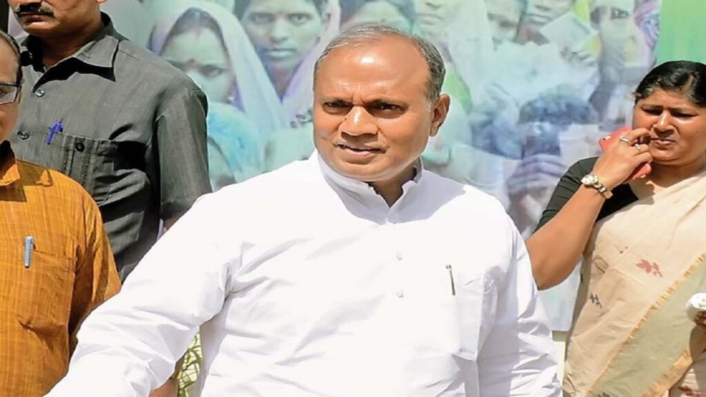 आरसीपी सिंह ने पोस्टर के जरिए दिखाई अपनी उपस्थिति,पटना के सड़कों पर लगा पोस्टर में लिखा गया "टाइगर अभी जिंदा है" 1 1000412245