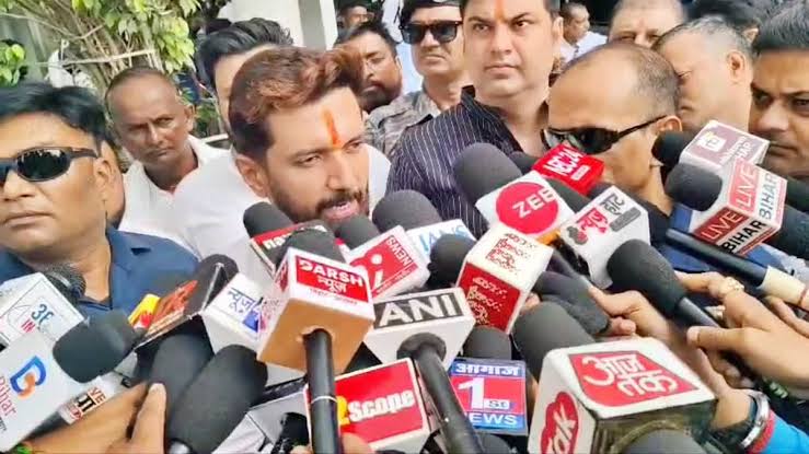 प्रदेश कार्यकारिणी की बैठक में आज बड़ा फैसला ले सकते हैं चिराग पासवान,सीट बंटवारे को लेकर बीजेपी से हैं नाराज 1 1000413782