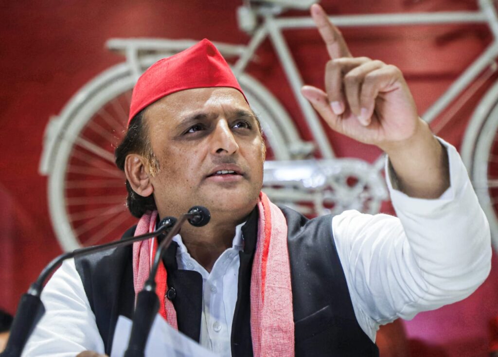 अखिलेश और ओवैसी फिर हुए आमने-सामने!तू डाल-डाल,तो मैं पात-पात 1 1000413816