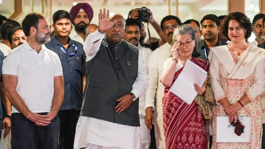 महाराष्ट्र में सबसे अधिक सीटों पर लड़ेगी कांग्रेस,ठाकरे और पवार हुए नाराज! 1 1000414194