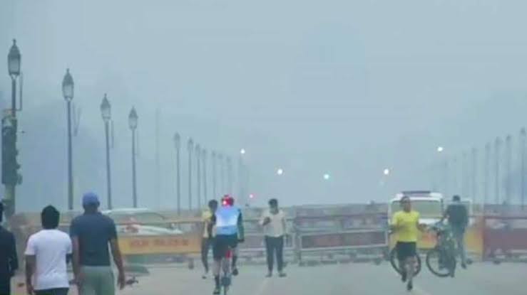 दिल्ली की हवा हुई और भी जहरीली,लोगों के सेहत पर पड़ने लगा असर 1 1000414468