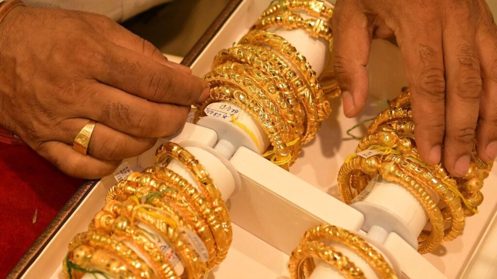 दिवाली से पहले सस्ता हुआ सोना,दो दिनों में कम हो गए इतने दाम 1 1000415171