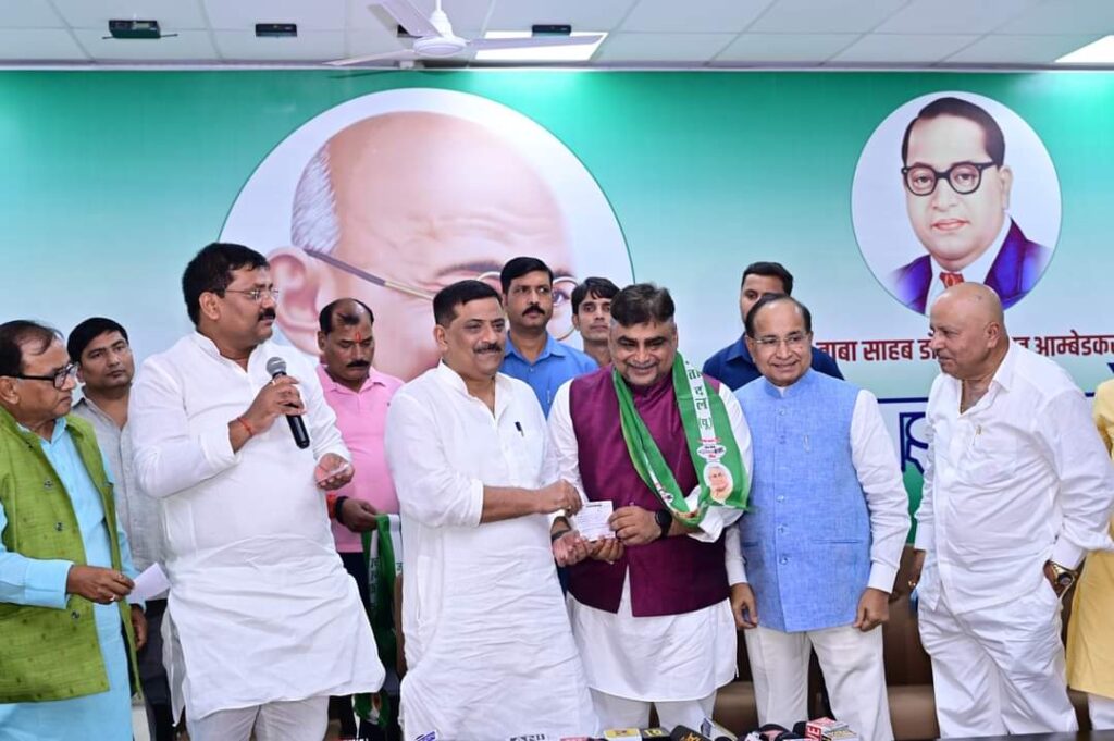 ईशान किशन के पिता आज जेडीयू में हुए शामिल,उमेश कुशवाहा ने दिलाई पार्टी की सदस्यता 1 1000415616
