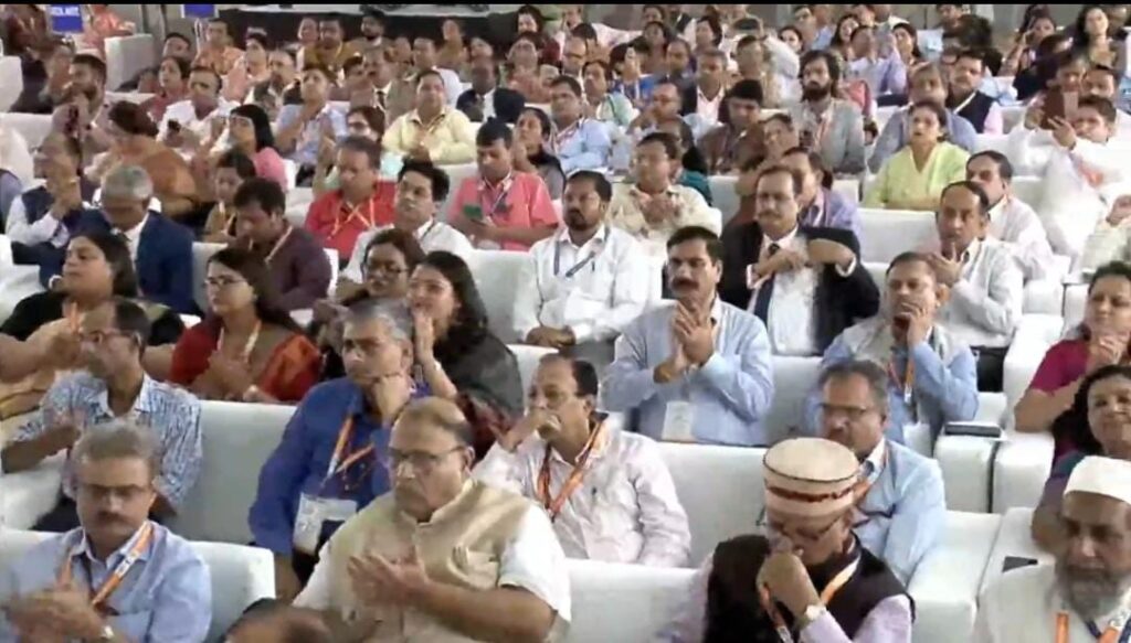 पीएम मोदी ने लॉन्च की हेल्थ कवरेज स्कीम,जानिए किसे मिलेगा लाभ? 1 1000416229