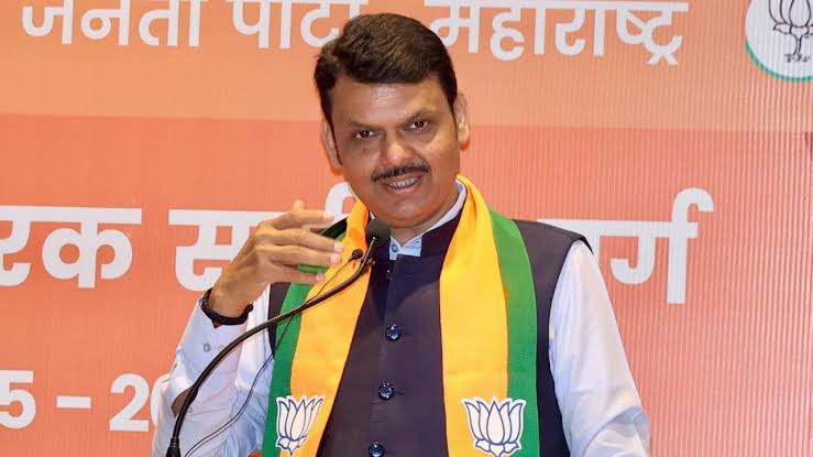 देवेंद्र फडणवीस और ओवैसी के बीच तेज हुई जुबानी जंग,महाराष्ट्र चुनाव में दोनों हुए आमने-सामने 1 1000425787