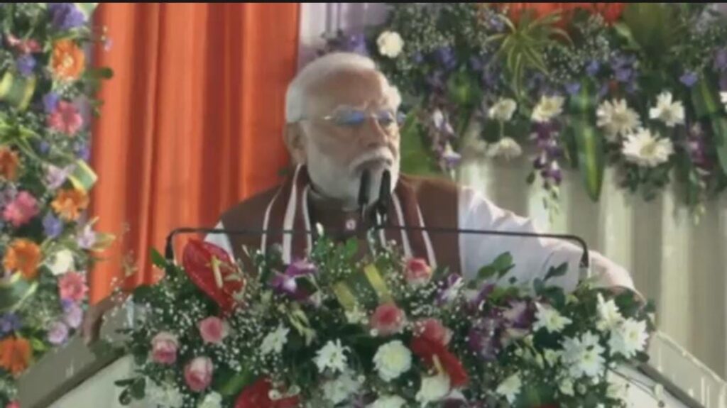 नीतीश कुमार ने बिहार को जंगलराज से बाहर निकाला है,लालू परिवार पर पीएम मोदी ने बोला हमला 1 1000426168