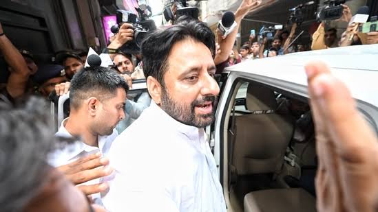 केजरीवाल के विधायक अमानतुल्लाह खान को मिली बड़ी राहत,अदालत ने रिहा करने का दिया आदेश 1 1000426582