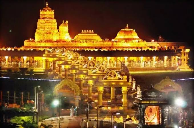 तिरुपति मंदिर में दर्शन करने के लिए लाइन में लगकर नहीं करना होगा इंतजार,अब 2 घंटे में ही दर्शन कर लेंगे सभी भक्त! 1 1000428843