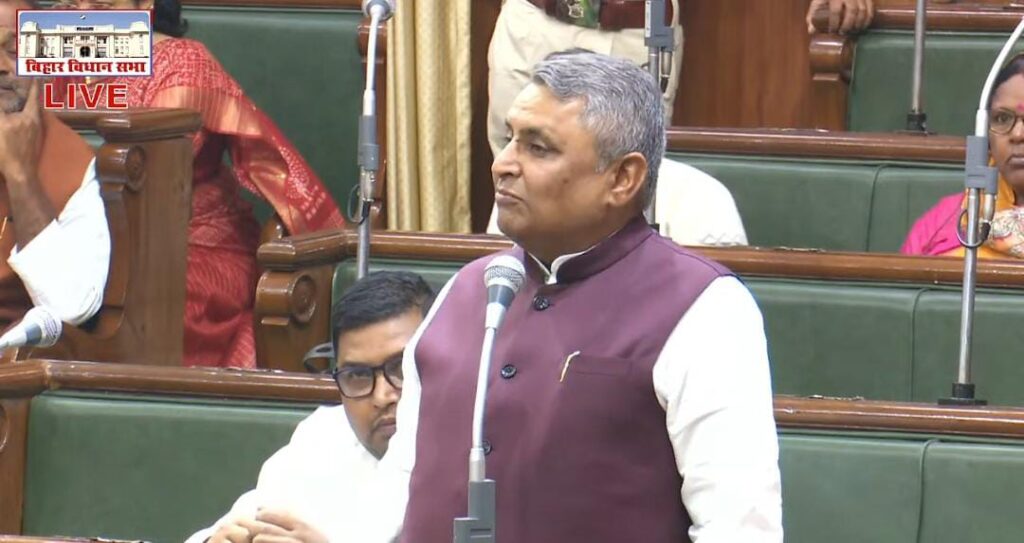 आरक्षण के मुद्दे पर विधानसभा में गरम हुए तेजस्वी यादव,नीतीश सरकार पर लगा दिया गंभीर आरोप 1 1000432477