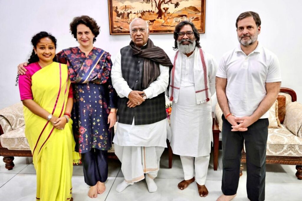 आज शाम 4 बजे लेंगे सीएम पद की शपथ लेंगे हेमंत सोरेन,राहुल समेत सभी विपक्षी नेता रहेंगे मौजूद 1 1000433317
