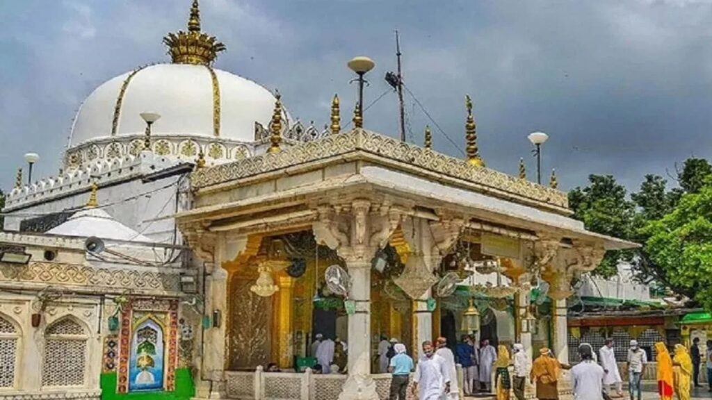 अजमेर दरगाह पर दावे के बाद सामने आया ख्वाजा मोइनुद्दीन चिश्ती के वंशज,कहा-आए दिन मस्जिद पर दावे हो रहे हैं.. 1 1000433327