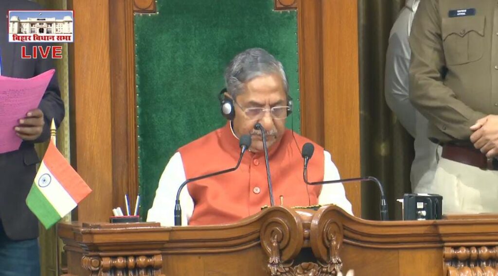 रोजगार मतलब तेजस्वी,हाथों में पोस्टर लेकर राजद विधायकों ने सरकार पर बोला हमला 1 1000433913