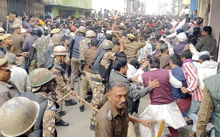 संभल मामले में खूब हो रही है राजनीति!विपक्षी नेता सरकार पर लगा रहे हैं बड़ी-बड़ी आरोप 1 1000434410