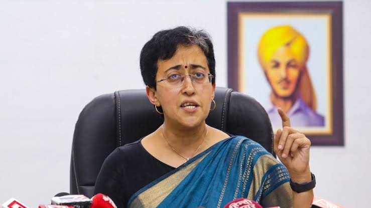स्वाति ने सीएम आतिशी पर साधा निशाना,हालात इतने खराब हैं कि सारी सड़कें टूटी पड़ी हैं.. 1 1000434568
