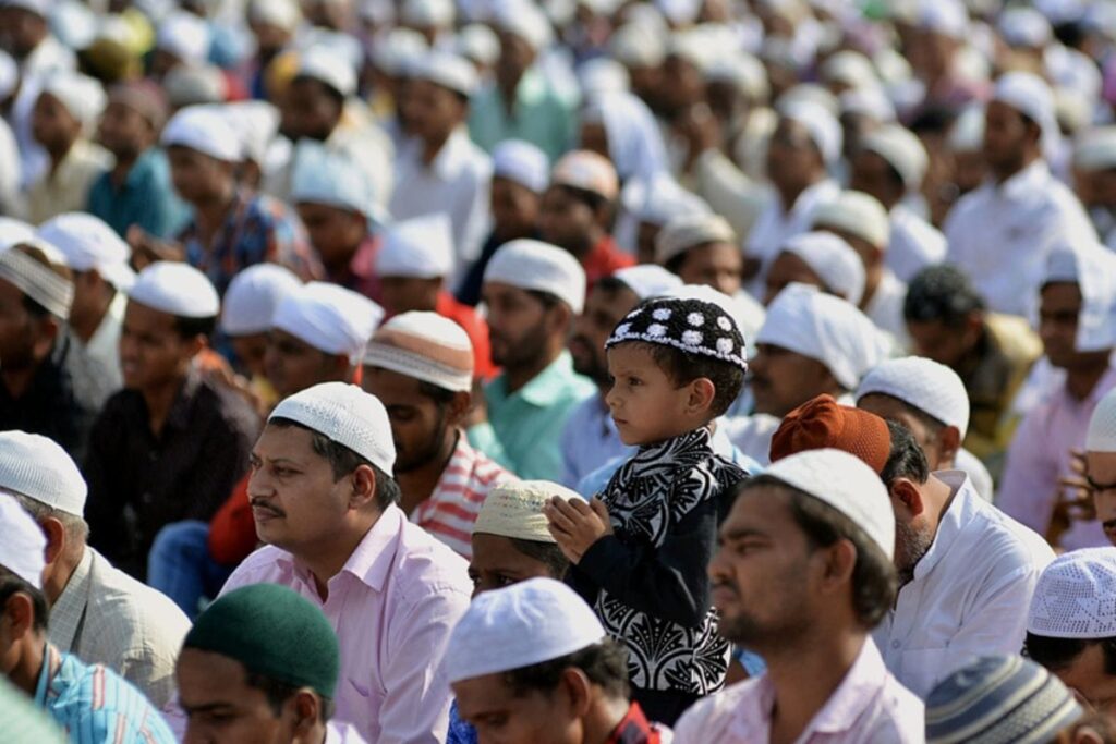 वक्फ बिल पर नीतीश कुमार ने साधी चुप्पी,सेक्युलर राजनीति करने वाले सीएम पर उठने लगा सवाल! 1 1000434572