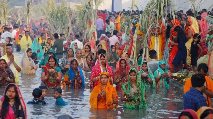  छठ पूजा को लेकर दिल्ली में फिर शुरू हुई राजनीति,आप और बीजेपी हुई आमने-सामने