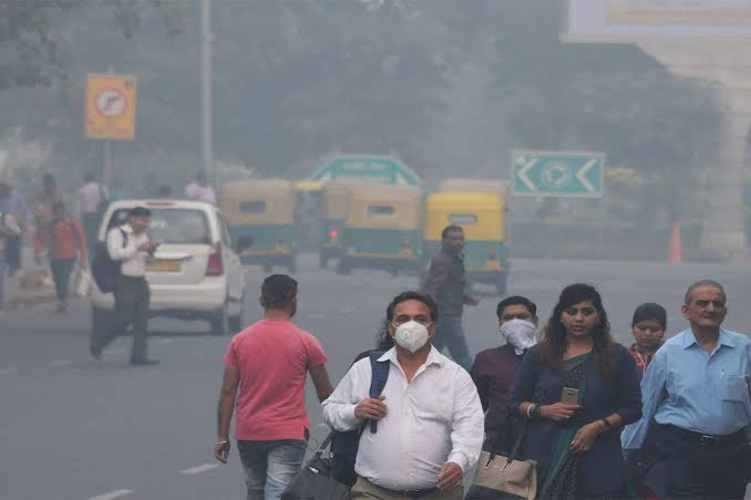  दिल्ली में प्रदूषण से हर दिन बीमार हो रहे हैं सैकड़ों लोग,ड्रोन से हो रहा है पानी का छिड़काव