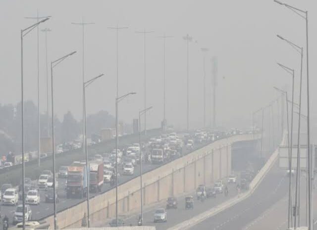  दिल्ली के बाद अब बिहार के कई जिलों में बढ़ा प्रदूषण का स्तर,सांस लेने में लोगों को होने लगी है परेशानी!