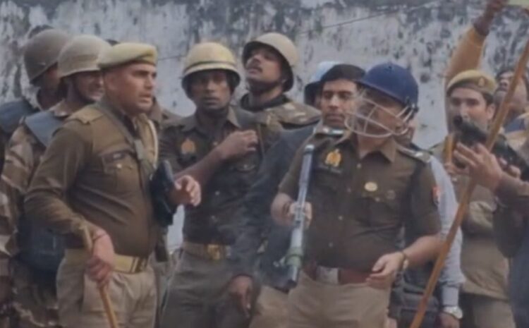  जामा मस्जिद में सर्वे को लेकर गरम हुआ मामला,पुलिस ने छोड़े आंसू गैस के गोले