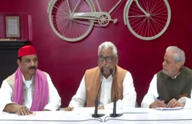  संभल मामले में खूब हो रही है राजनीति!विपक्षी नेता सरकार पर लगा रहे हैं बड़ी-बड़ी आरोप