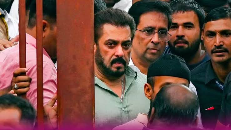 मंदिर में मांगो माफी वरना दो 5 करोड़,सलमान खान की लगातार बढ़ती जा रही है परेशानी! 1 images 14