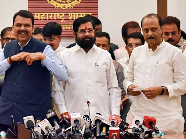 सीएम पद के लिए देवेंद्र फडणवीस का नाम हुआ तय!भाजपा नेता ने दिया बड़ा बयान 1 1000435280