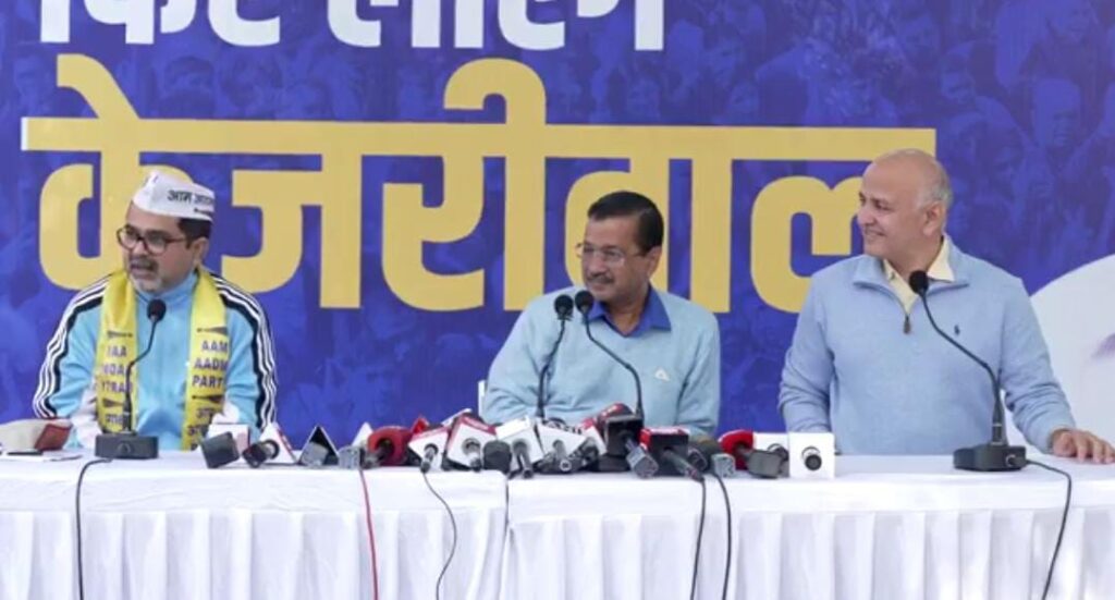 आम आदमी पार्टी में शामिल हुए शिक्षक अवध ओझा,केजरीवाल ने दिलाई सदस्यता 1 1000435414
