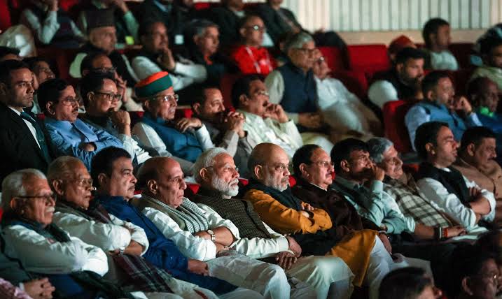 प्रधानमंत्री मोदी असली 'मणिपुर फाइल्स' कब पढ़ेंगे?प्रियांक खड़गे ने साधा निशाना 1 1000435967
