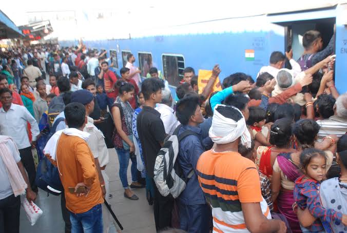 अब हर ट्रेन में लगा रहेगा चार जनरल कोच,रेलवे ने लिया बड़ा फैसला! 1 1000436708