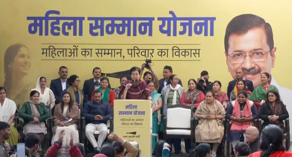 अरविंद केजरीवाल ने किया बड़ा ऐलान,महिलाओं को मिलेंगे 2100 रुपये प्रति महीने 1 1000440894