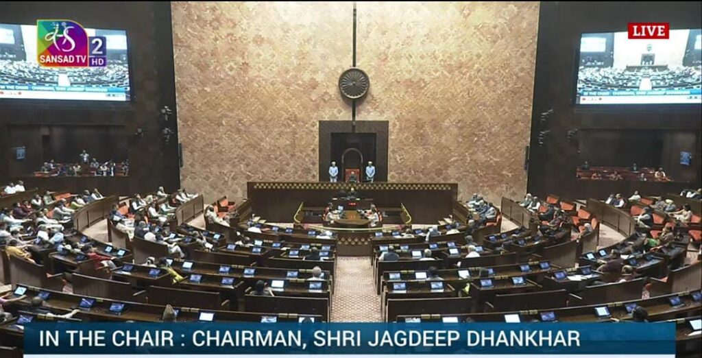कुछ लोगों ने संविधान को हाईजैक कर लिया है,संविधान पर चर्चा के दौरान राजनाथ सिंह ने विपक्ष पर बोला हमला 1 1000441326