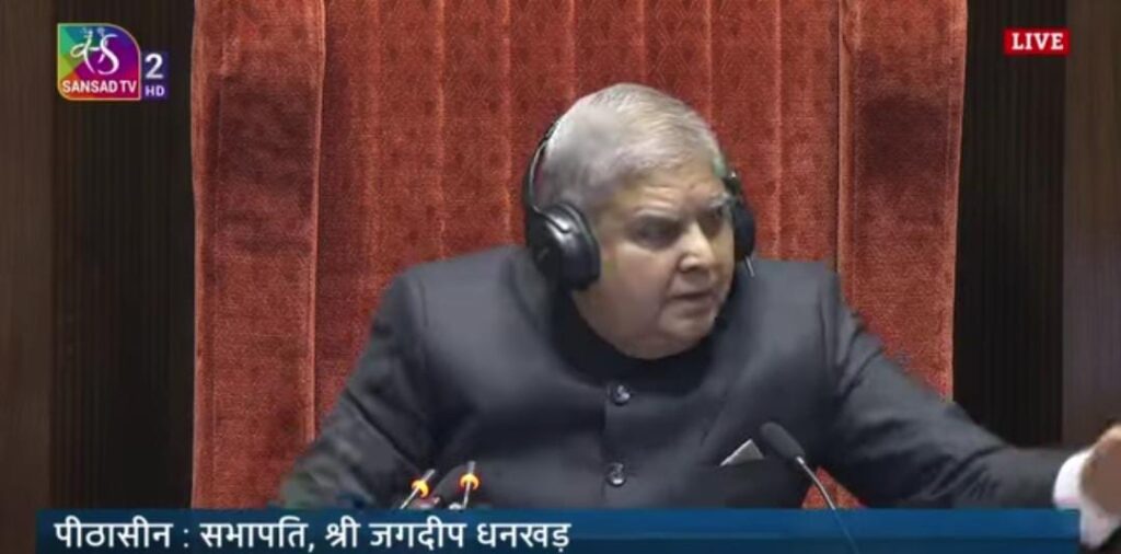सभापति जगदीप धनखड़ और मल्लिकार्जुन खरगे के बीच हुई जमकर बहस,मैं किसान का बेटा हूं झुकता नहीं हूं.. 1 1000441338