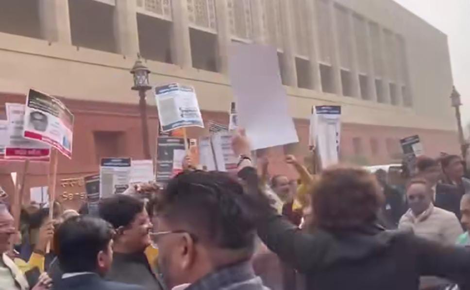 बीजेपी सांसदों ने मुझे धक्का दिया है,बोले-मल्लिकार्जुन खरगे 1 1000444181