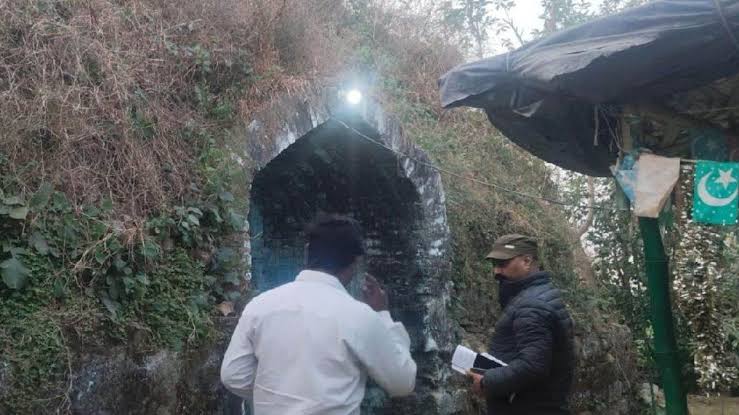 संभल में आज लगातार दूसरे दिन भी जारी है सर्वे,मुस्लिम बहुल इलाके में लगातार मिल रहे हैं सनातन के सबूत 1 1000444897