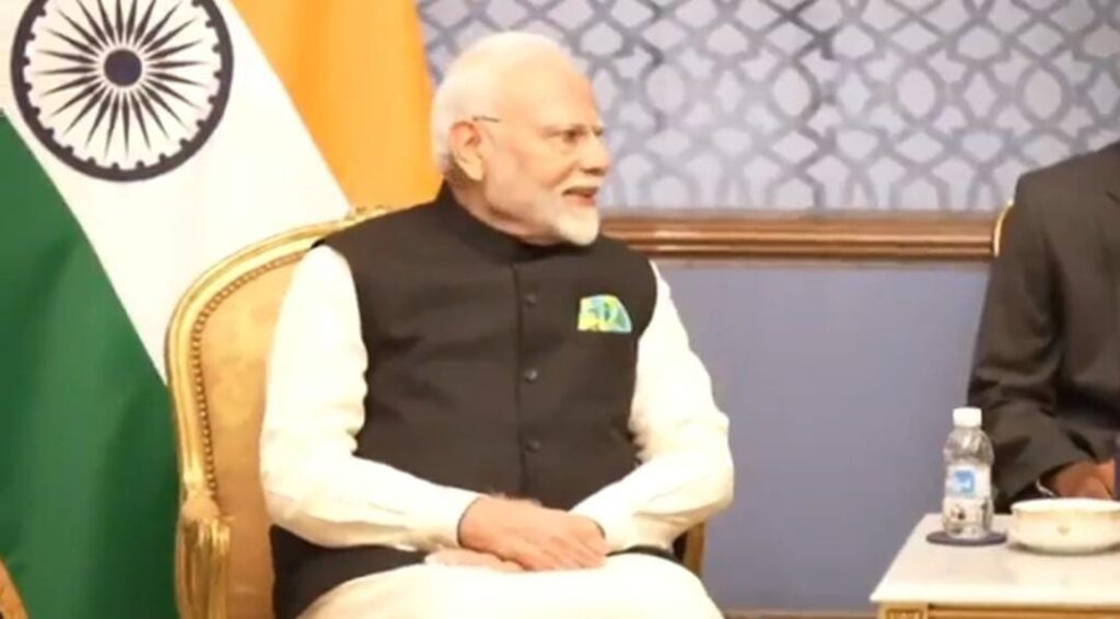 कुवैत में भारतीय श्रमिकों से बोले पीएम मोदी-मुझे 12 घंटे काम करना पड़ता है.. 1 1000445439