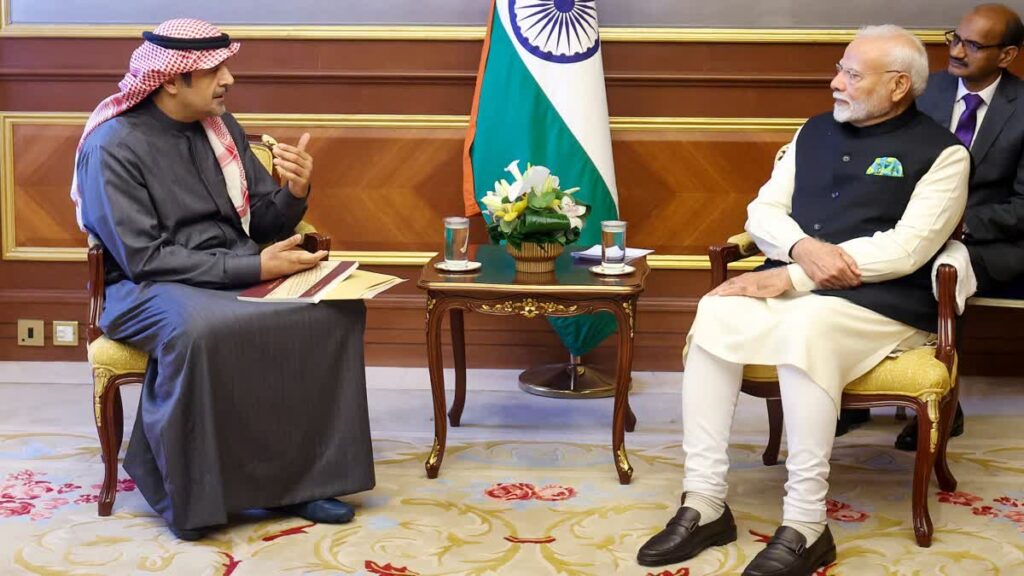 कुवैत की अपनी दो दिवसीय यात्रा पूरी कर स्वदेश लौटे पीएम मोदी,व्यापार,निवेश और ऊर्जा पर हुई साझेदारी 1 1000445608