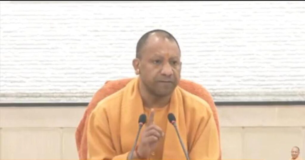 सीएम योगी का आया बड़ा बयान,कांग्रेस पार्टी नहीं चाहती थी कि बाबासाहेब सांसद बनें या दलितों की आवाज बनें 1 1000446215