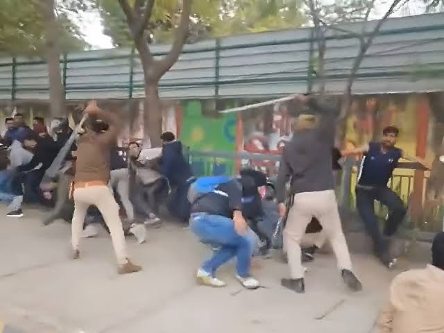BPSC मामले पर भड़की प्रियंका गांधी,बोली-रोजगार मांगने पर हो रहा है अत्याचार 1 1000447520