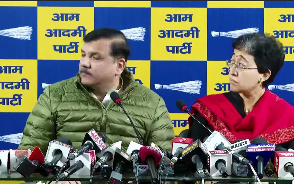 आम आदमी पार्टी ने कांग्रेस की बढ़ाई मुश्किलें,इंडिया गठबंधन से बाहर होंगे केजरीवाल! 1 1000447574