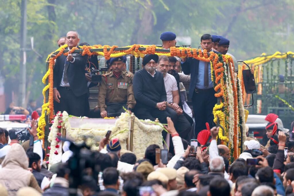 जिसका अंतिम संस्कार किया गया उसके परिवार पर कोई ध्यान नहीं दिया गया,मनमोहन सिंह को लेकर कांग्रेस ने सरकार पर लगाया बड़ा आरोप 1 1000448234