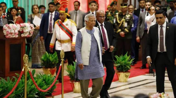 बांग्लादेश का आखिरकार दिख हीं गया हिंदू विरोधी रवैया,बांग्लादेश पुलिस को हिंदू मुक्त बनाने में जुटे युनूस 1 1000448262
