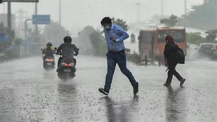 राजधानी दिल्ली में बारिश ने बढ़ाई लोगों की परेशानी,जानिए किस राज्य में इस सप्ताह कब तक होगी बारिश? 1 1000448266