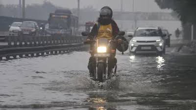 कई राज्यों में बारिश का अलर्ट हुआ जारी,ठंड में आने वाली है रफ्तार 1 1000448561