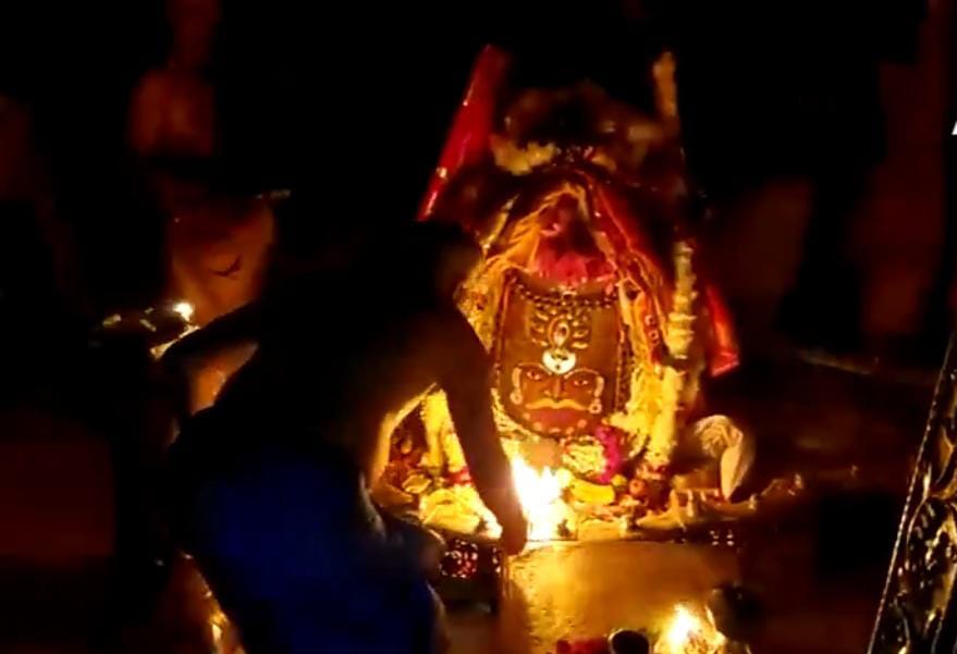 उज्जैन महाकाल मंदिर में दर्शन करने पहुंचे गिरिराज सिंह ने दिया बड़ा बयान,किसी औरंगजेब की नजर सनातन धर्म पर न पड़े.. 1 1000448600