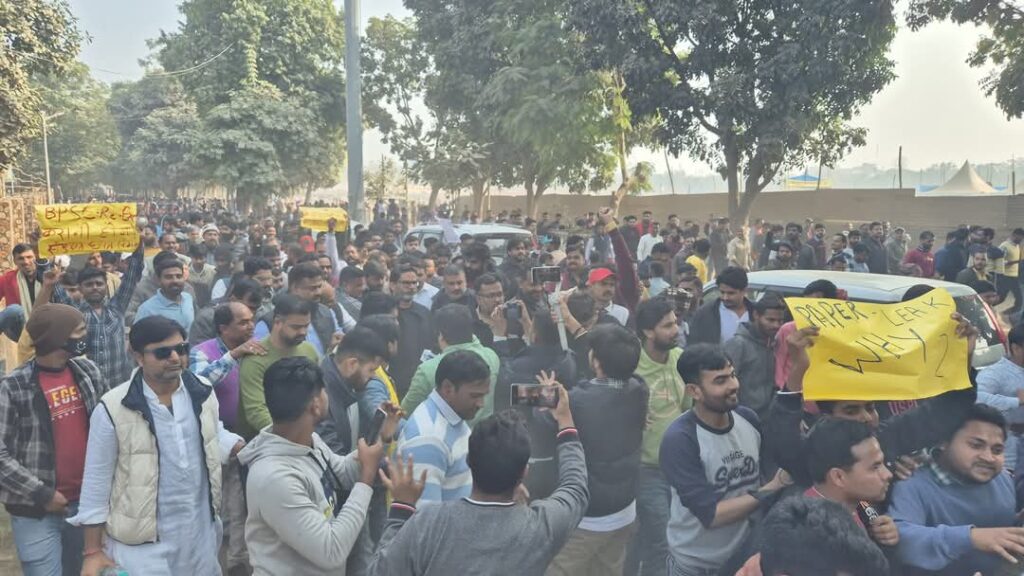 नीतीश सरकार पर भड़की प्रियंका गांधी,बोली-तीन दिन के अंदर दूसरी बार छात्रों पर अत्याचार किया गया.. 1 1000452770